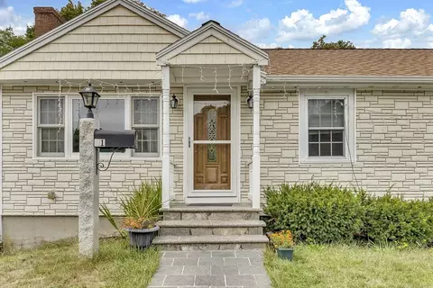 21 Faxon St, Braintree, MA 02184