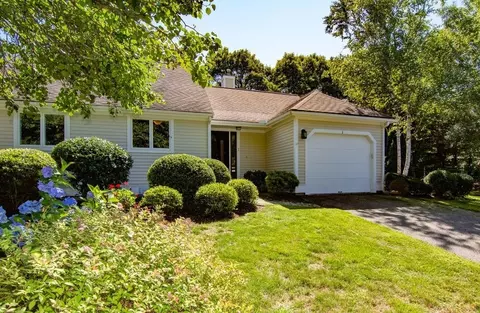 1 Upland Cir #1, Mashpee, MA 02649