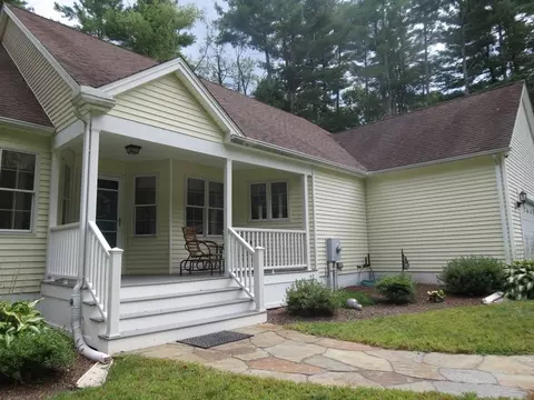 20 B Phyllis Ln, Greenfield, MA 01301