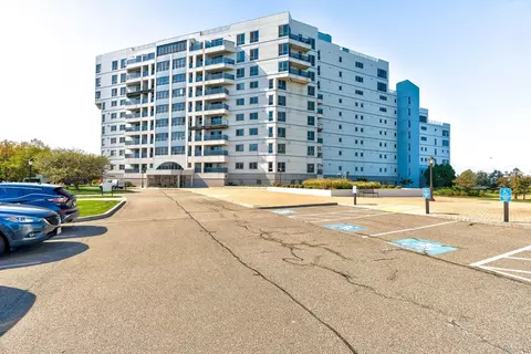 2001 Marina Dr #316, Quincy, MA 02171