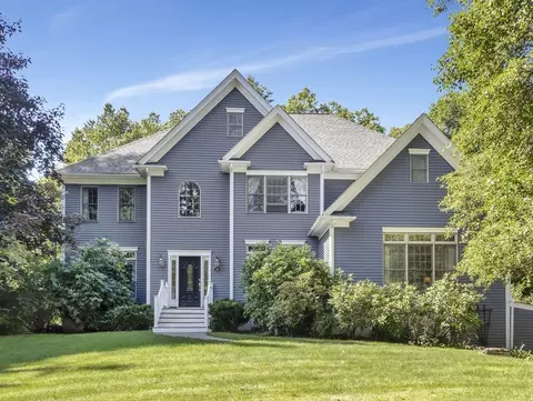 66 Poquanticut Ave, Easton, MA 02356