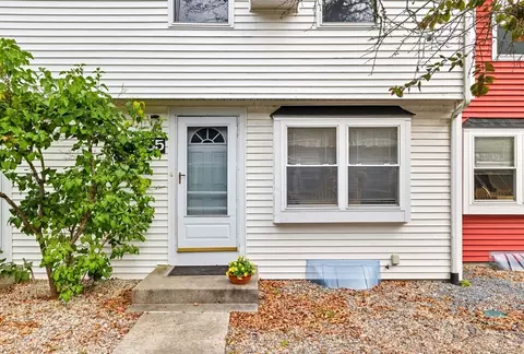 55 Pine Valley Dr #55, Falmouth, MA 02540