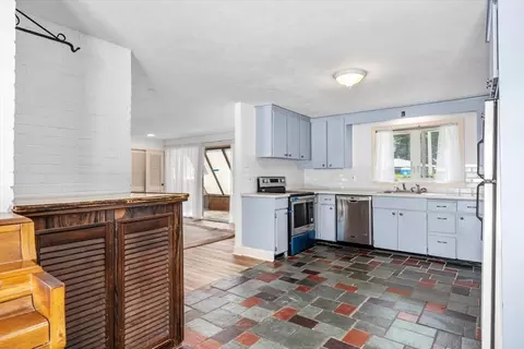 Kitchen - 4 Richard Rd, Hingham, MA 02043 photo 2 of 2