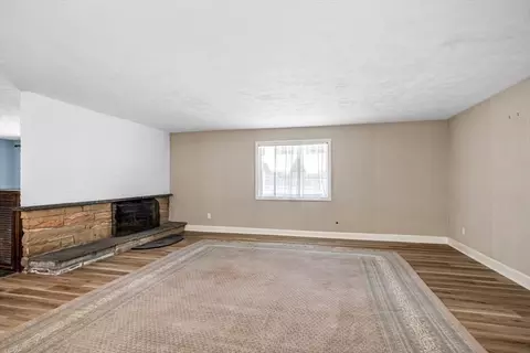 Living - 4 Richard Rd, Hingham, MA 02043 photo 4 of 5