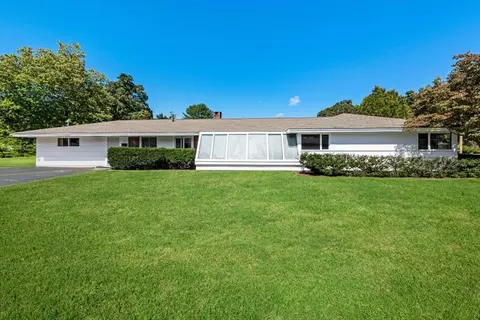 4 Richard Rd, Hingham, MA 02043