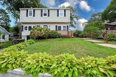 8 Van Bummel Rd, Bourne, MA 02532