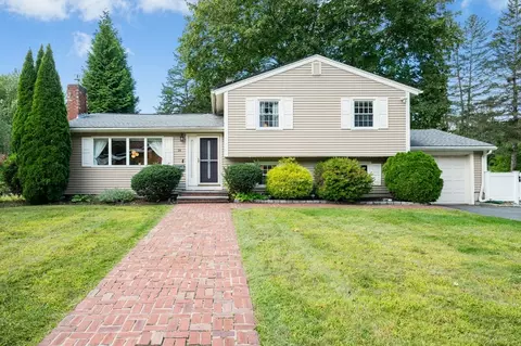 26 Knight Rd, Framingham, MA 01701