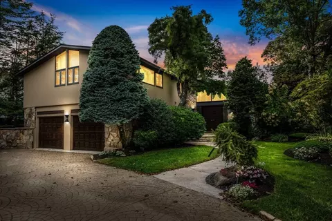 133 Oak Hill St, Newton, MA 02459