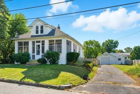 33 Taber St, Springfield, MA 01118