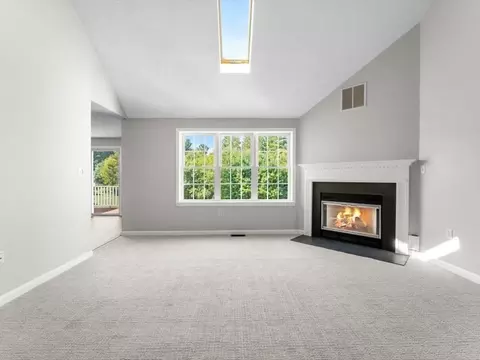 Living - 24 Coldspring Dr #B, Sutton, MA 01590 photo 3 of 6