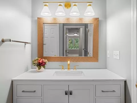 Bath - 24 Coldspring Dr #B, Sutton, MA 01590 photo 2 of 3