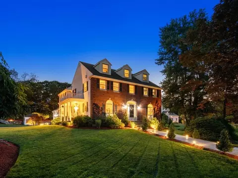 4 Cunningham Ln, Milton, MA 02186
