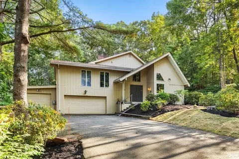 16 Bluejay Rd, Lynnfield, MA 01940