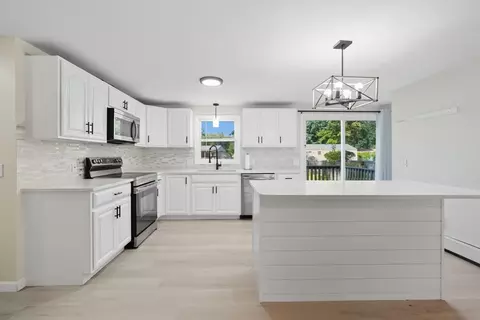 26 Portulaca Dr, Springfield, MA 01129