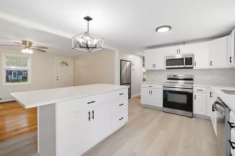 Kitchen - 26 Portulaca Dr, Springfield, MA 01129 photo 2 of 5