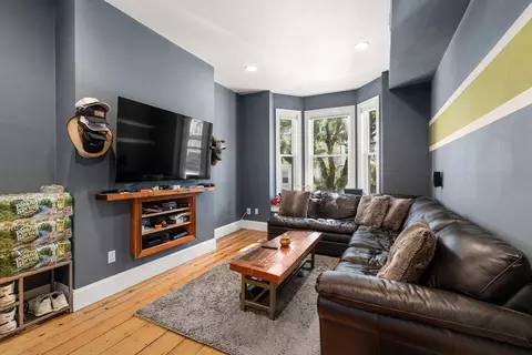 576 E Broadway #2, Boston, MA 02127