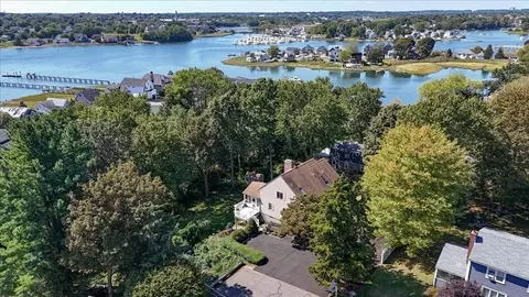 11 Elizabeth Ave, Beverly, MA 01915