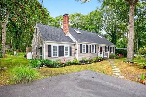 14 Dogwood Ln, Harwich, MA 02645