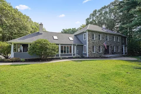 33 Woodstone Rd, Northborough, MA 01532
