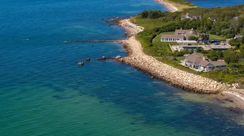 112 Racing Beach Ave, Falmouth, MA 02540