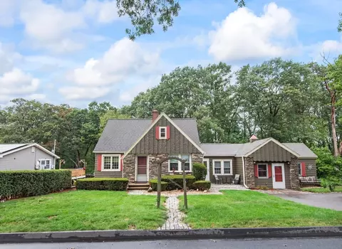 62 Circuit Ave N, Worcester, MA 01603