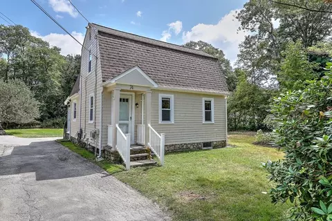 74 Crandall Rd, Tiverton, RI 02878