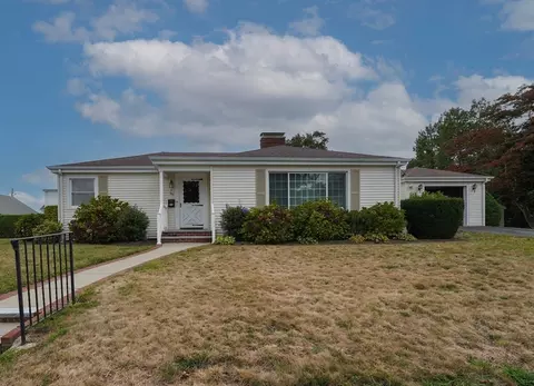 22 Smith St, Dartmouth, MA 02748