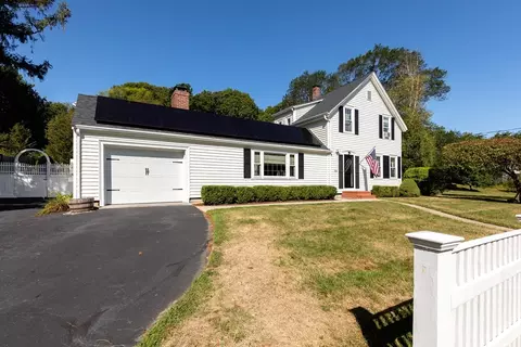 69 Cliff St, Plymouth, MA 02360
