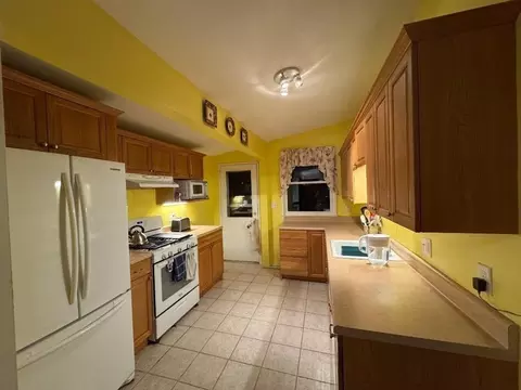 2 Larch Rd, Georgetown, MA 01833 photo 5