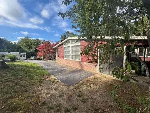 2 Larch Rd, Georgetown, MA 01833 photo 4