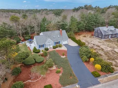 12 Rock Hollow Dr, Falmouth, MA 02536