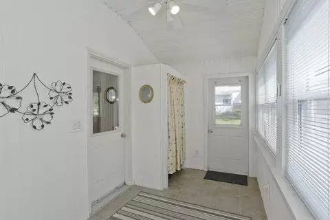 Entry Way - 19 Dennis St, Springfield, MA 01118 photo 1 of 2