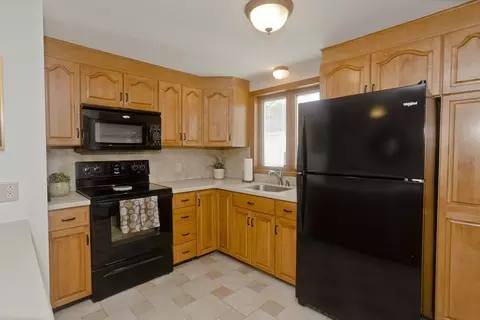 Kitchen - 19 Dennis St, Springfield, MA 01118 photo 2 of 4