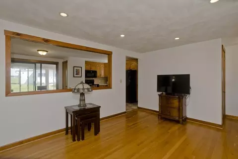 Living - 19 Dennis St, Springfield, MA 01118 photo 2 of 5