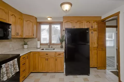 Kitchen - 19 Dennis St, Springfield, MA 01118 photo 1 of 4