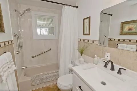 Bath - 19 Dennis St, Springfield, MA 01118 photo 2 of 2