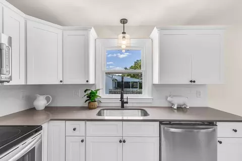 716 Parker St, Springfield, MA 01129