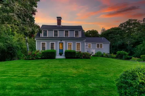 6 Marthas Ln, Harwich, MA 02645