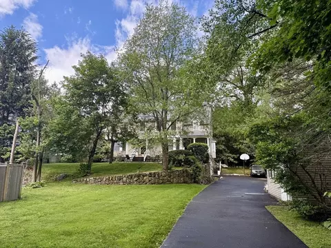 94 Rice St, Wellesley, MA 02482