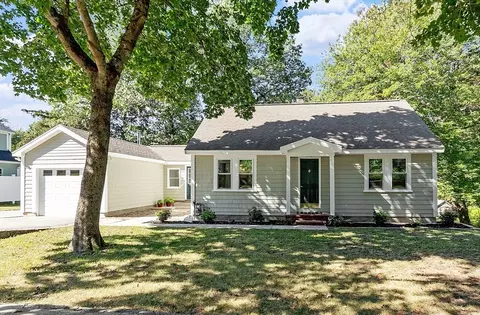 16 Abbot St, Westford, MA 01886