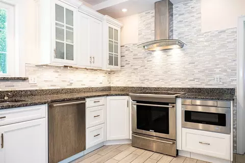 Kitchen - 4 Farrar Rd, Upton, MA 01568 photo 3 of 7