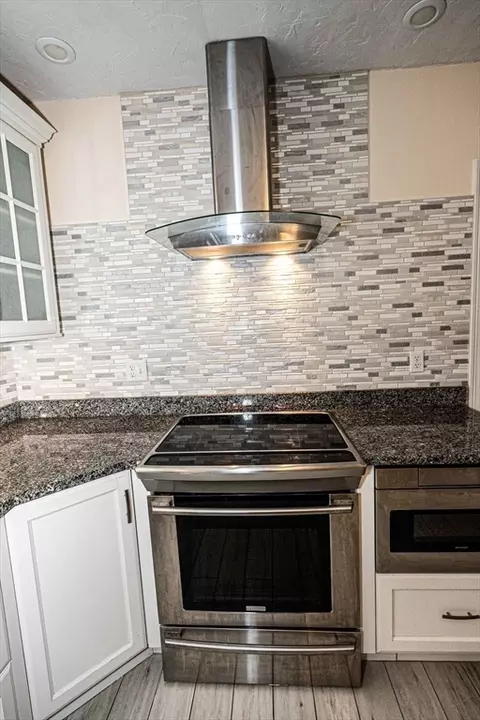 Kitchen - 4 Farrar Rd, Upton, MA 01568 photo 6 of 7
