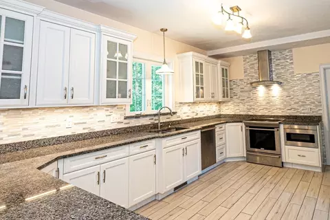 Kitchen - 4 Farrar Rd, Upton, MA 01568 photo 2 of 7
