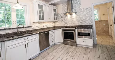Kitchen - 4 Farrar Rd, Upton, MA 01568 photo 4 of 7