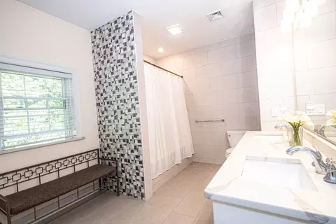 Bath - 4 Farrar Rd, Upton, MA 01568 photo 2 of 5