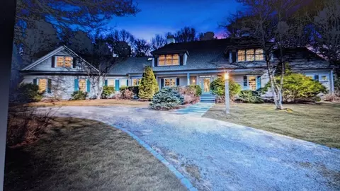 10 Wintergreen Ln, Sandwich, MA 02563