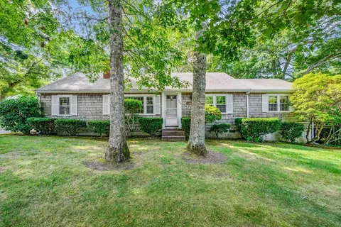 109 Harbor Hills Rd, Centerville, MA 02632