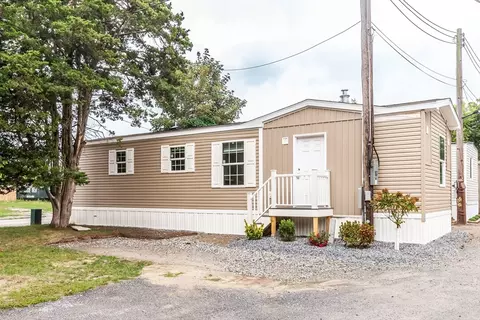 4 Sam St, Acushnet, MA 02743