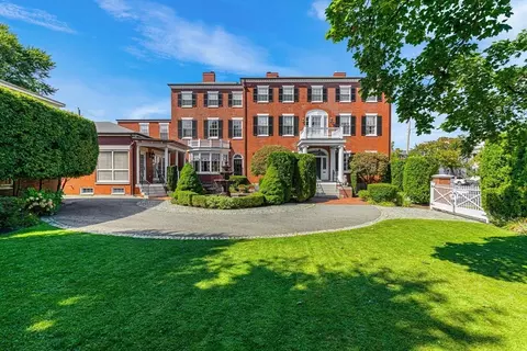 26 Winter St, Salem, MA 01970