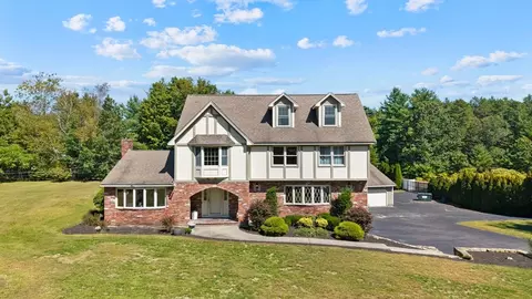 21 Cranberry St, Pepperell, MA 01463